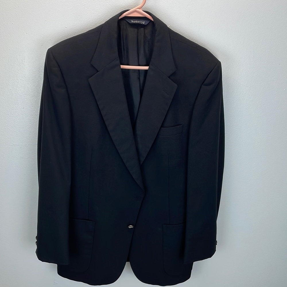 ⭐️VTG Burberry’s Prorsum mens 2 button black blazer silver buttons. See pics